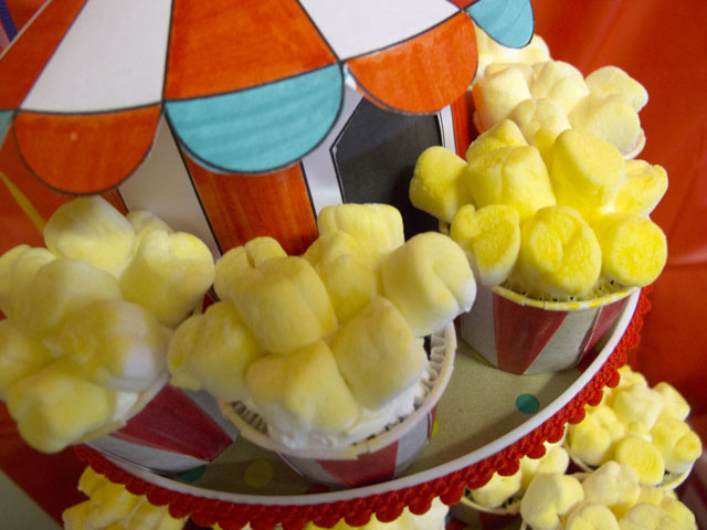 vintage circus popcorn cupcakes