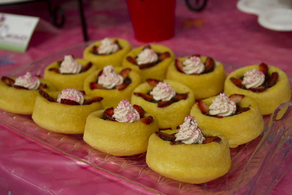 Minnie Mouse Dessert Table-004